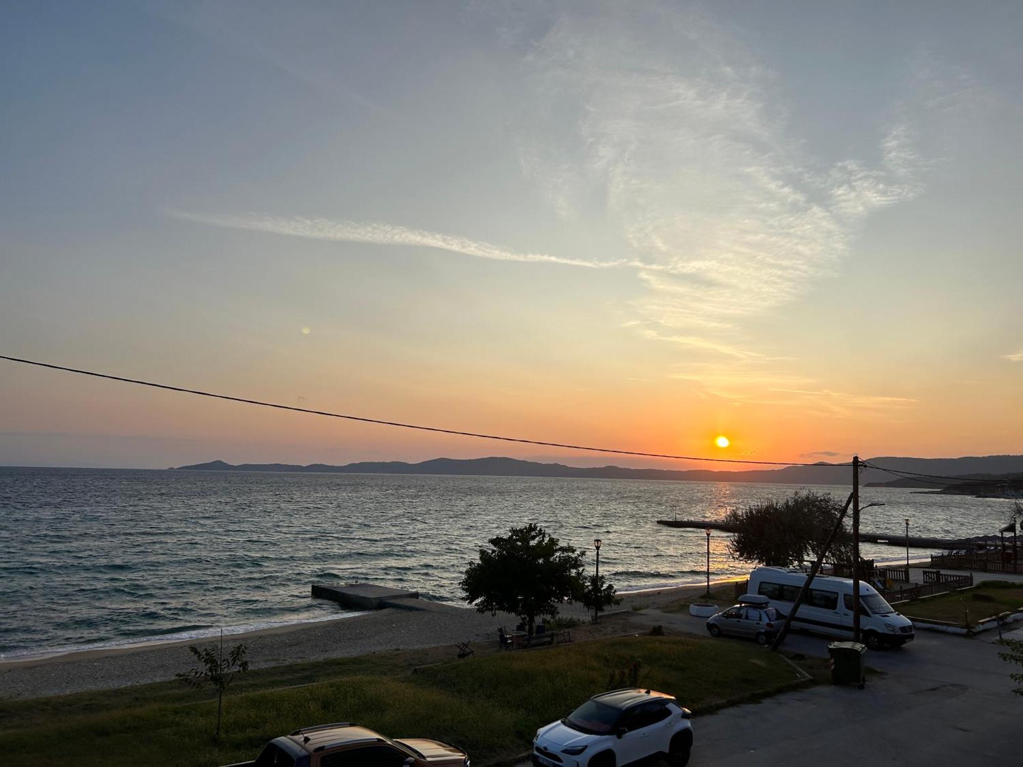 Sea View Loft Apartment Nea Roda Luaran gambar
