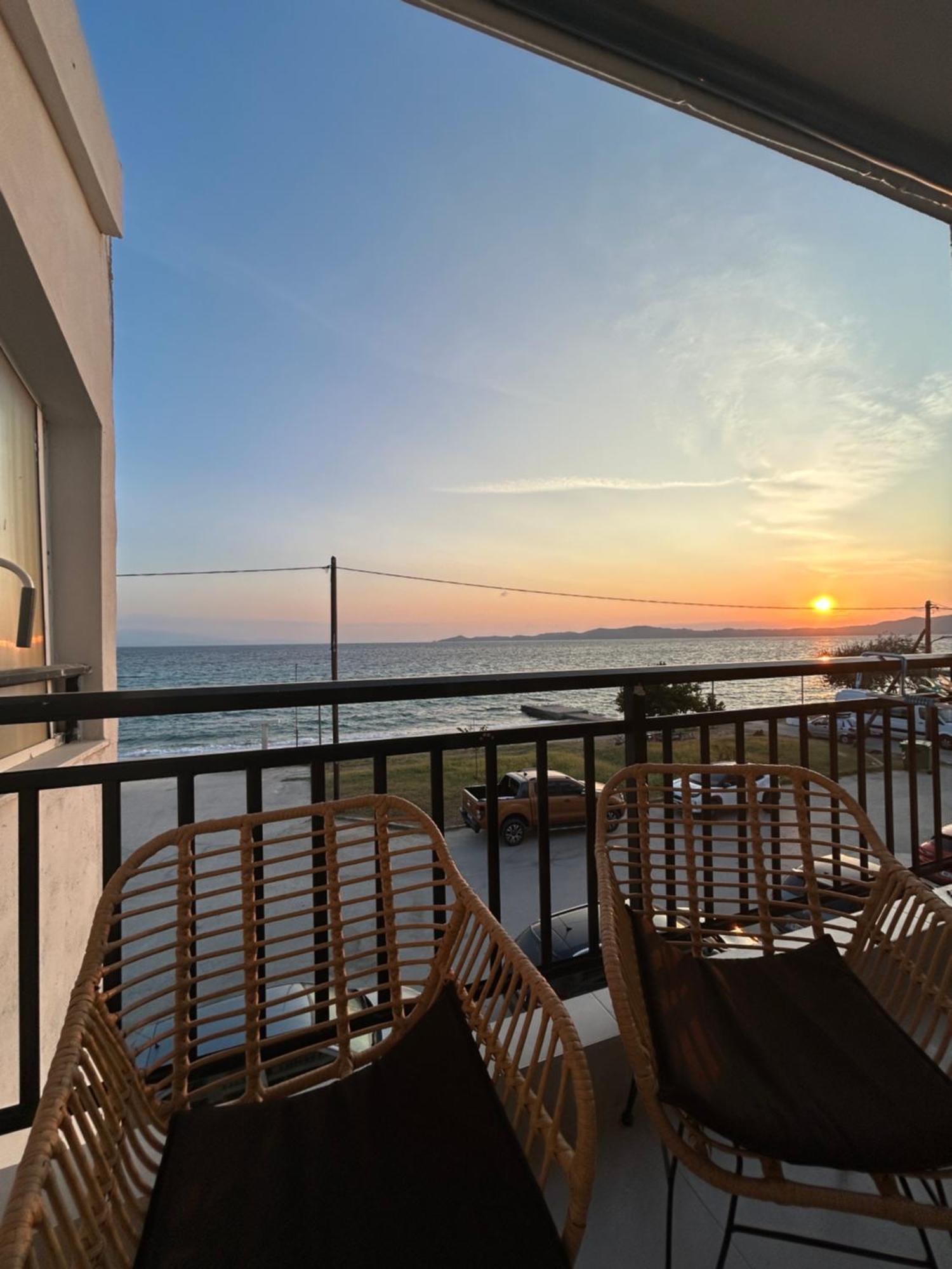 Sea View Loft Apartment Nea Roda Luaran gambar